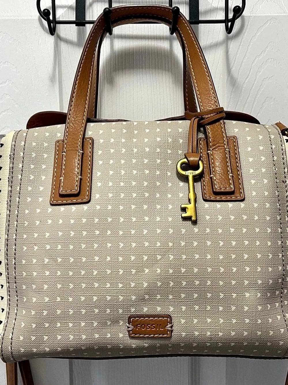 LIKE NEW Women’s Fossil Rachel Satchel Heart Pattern Crossbody Leather Key Purse